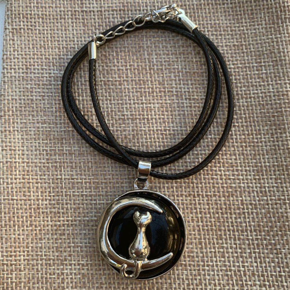 Black Onyx Crystal Cat Necklace Black Cat Necklace Kitty Cat Pendant Gothic Gift - Picture 1 of 2